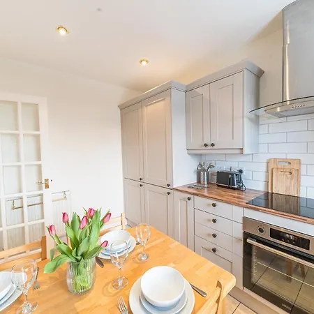 7 Greta Grove House קזיק