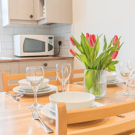 7 Greta Grove House קזיק